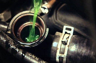 Anticongelante para el coche: Lo que debes saber antes de cambiarlo.